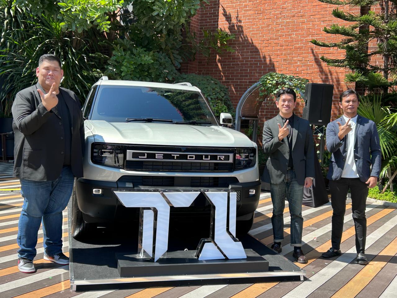 JETOUR T1 resmi hadir di Bandung dengan harga mulai Rp393 juta. Urban Adventure SUV ini menawarkan teknologi hybrid i-DM dan fitur premium.