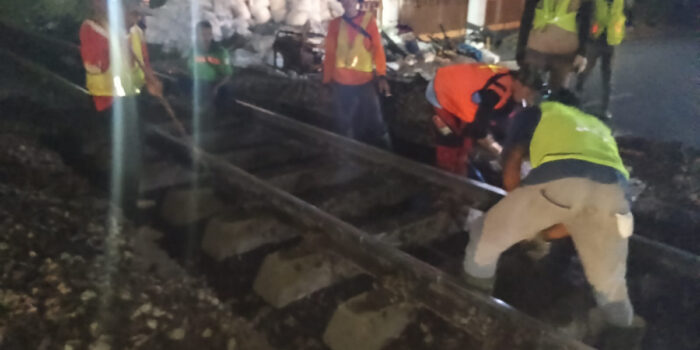 Demi Keselamatan Perjalanan Kereta Api, KAI Daop 2 Bandung Perbaiki Geometri Perlintasan Sebidang di 47 Titik