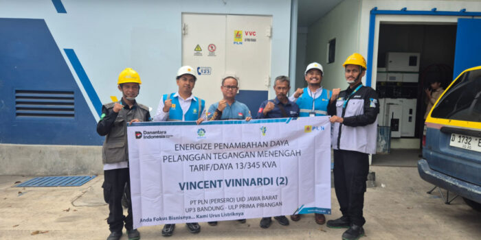 PLN Dukung Pertumbuhan Industri Kemasan Plastik di Bandung, Pasang Baru Listrik 345.000 VA untuk PT Saku Mas Jaya dalam Satu Hari