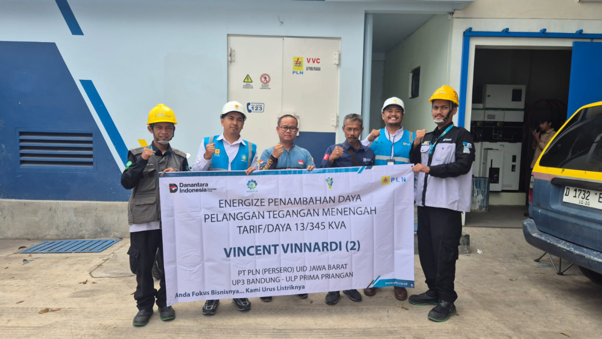 PLN Dukung Pertumbuhan Industri Kemasan Plastik di Bandung, Pasang Baru Listrik 345.000 VA untuk PT Saku Mas Jaya dalam Satu Hari