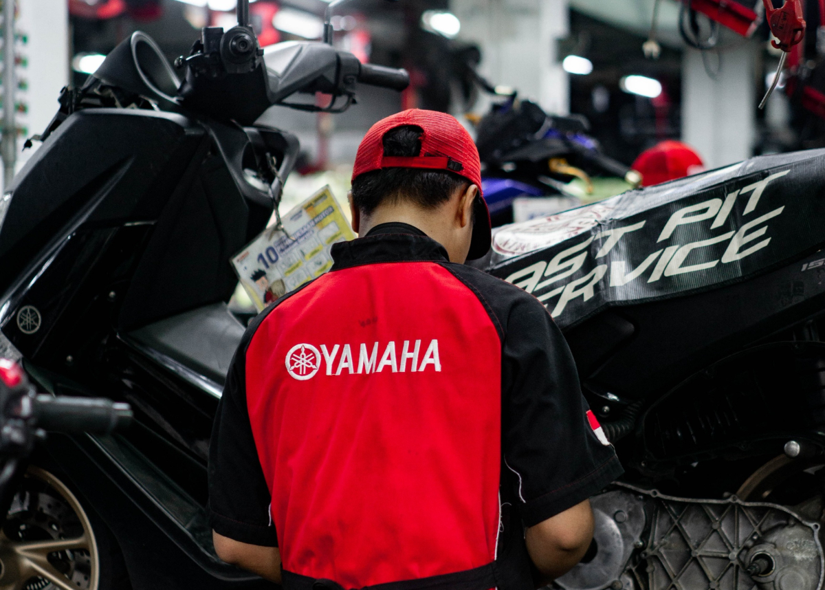 Jangan hanya ganti oli. Simak komponen motor yang wajib diperiksa saat servis berkala agar tetap aman, irit, dan nyaman digunakan.
