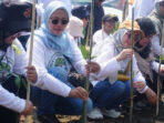 Bio Farma menanam 10.000 bibit mangrove di Karawang sebagai wujud komitmen ESG, SDGs, dan pelestarian ekosistem pesisir. Bio Farma menanam 10.000 bibit mangrove di Karawang sebagai wujud komitmen ESG, SDGs, dan pelestarian ekosistem pesisir.