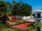 Konsep One Resort One Sport di L’Eminence Lembang menghadirkan pengalaman liburan aktif melalui padel, tenis, golf dan fasilitas keluarga.