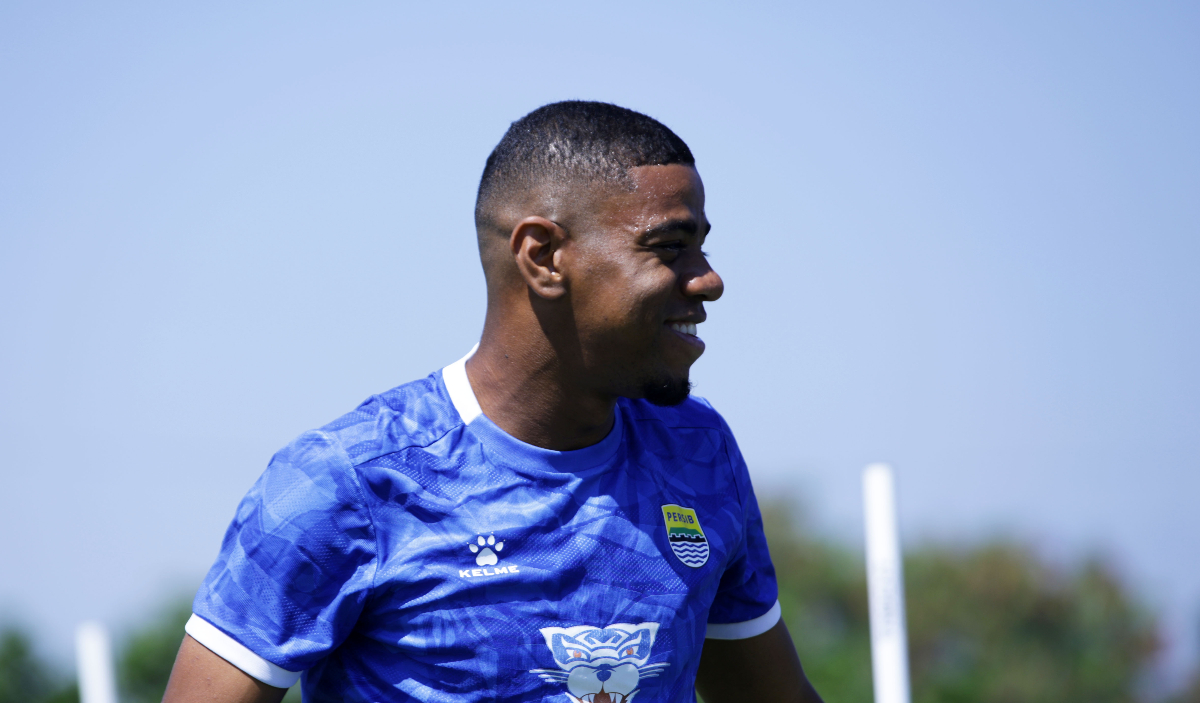 Uilliam Barros tak bisa tampil bersama PERSIB melawan Manila Digger. Ia memilih hadir di tribun untuk memberi dukungan demi tiket fase grup ACL Two