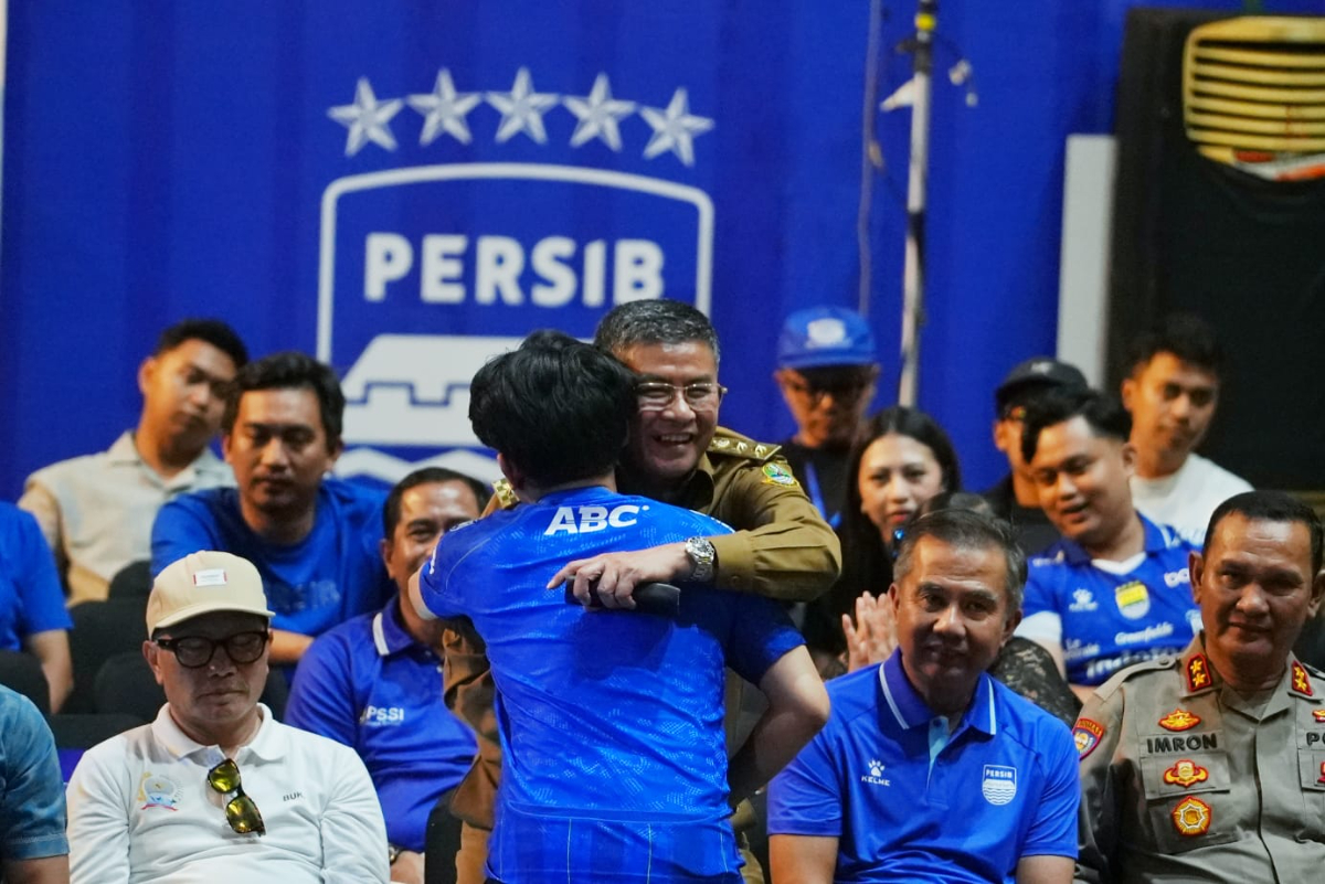 Pesta Biru Persib menjadi momentum menyambut musim 2026/2027. Wagub Erwan berharap Pangeran Biru kembali juara dan berjaya di ACL 2.