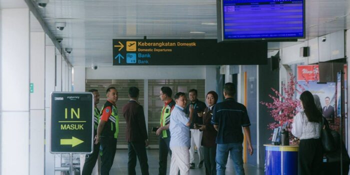 Aktivitas Gunung Anak Krakatau berkurang dan Bandara Husein Sastranegara kembali melayani penerbangan. Penumpang diminta cek jadwal ke maskapai.