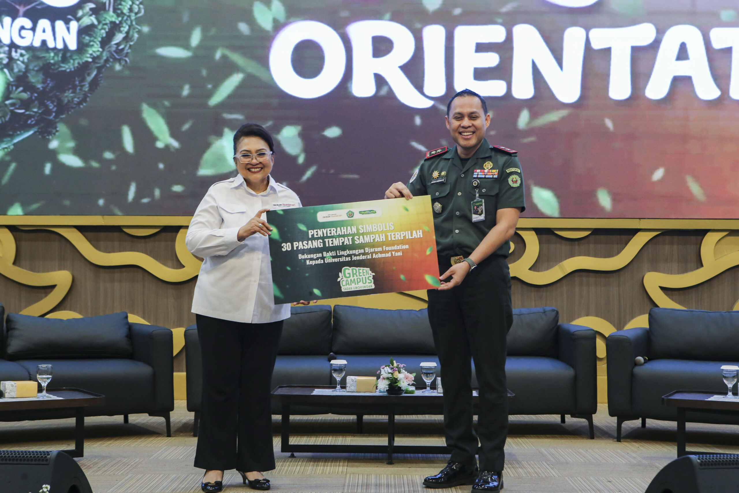 Bakti Lingkungan Djarum Foundation menggandeng UNJANI melalui Green Campus Sadar Lingkungan untuk mendorong mahasiswa menjadi agen lingkungan berkelanjutan.