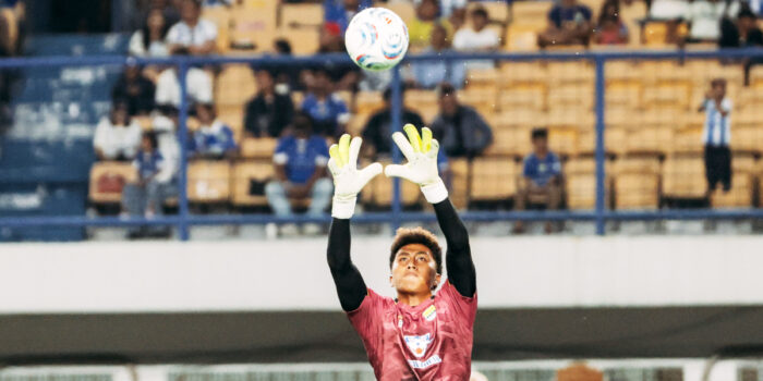 Kiper muda PERSIB Fitrah Maulana siap tampil menghadapi Persija Jakarta pada pekan kedua Super League 2026/2027 di Stadion GBK.