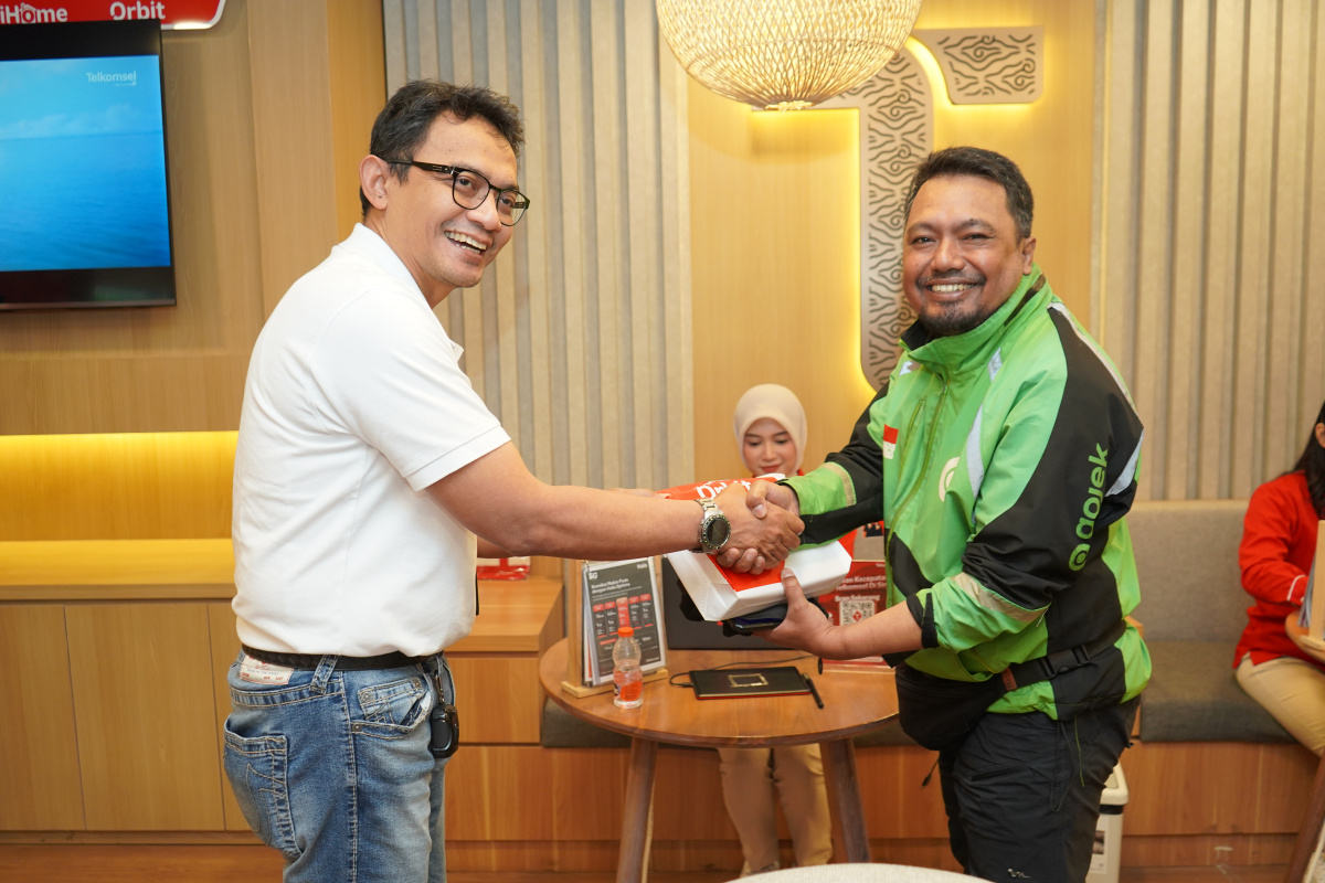 Telkomsel merayakan Harpelnas 2026 dengan kejutan pelanggan, promo IndiHome, diskon Halo, Orbit Star Lite, dan layanan spesial di GraPARI.