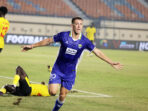 Hasil Persib vs PSM berakhir 3-1. PERSIB comeback setelah tertinggal lewat gol Kodai Tanaka dan meraih tiga poin di GBLA.
