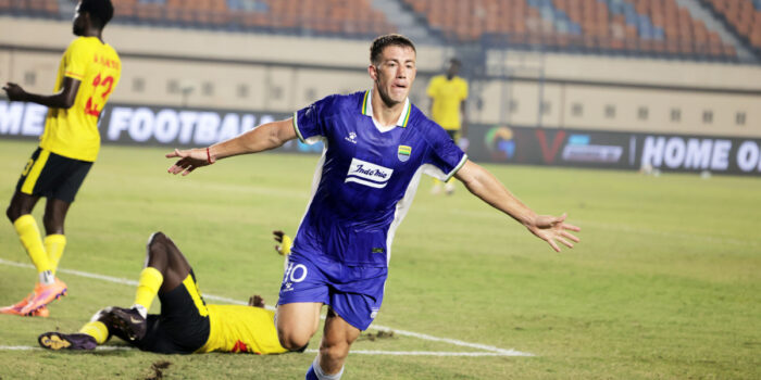 Hasil Persib vs PSM berakhir 3-1. PERSIB comeback setelah tertinggal lewat gol Kodai Tanaka dan meraih tiga poin di GBLA.