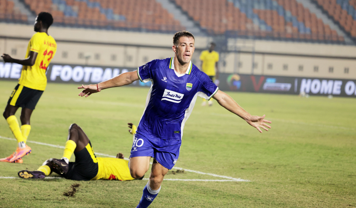 Hasil Persib vs PSM berakhir 3-1. PERSIB comeback setelah tertinggal lewat gol Kodai Tanaka dan meraih tiga poin di GBLA.