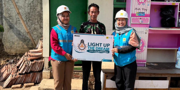 PLN UP3 Cimahi Nyalakan Harapan Lewat Light Up The Dream di Momentum Hari Pelanggan Nasional