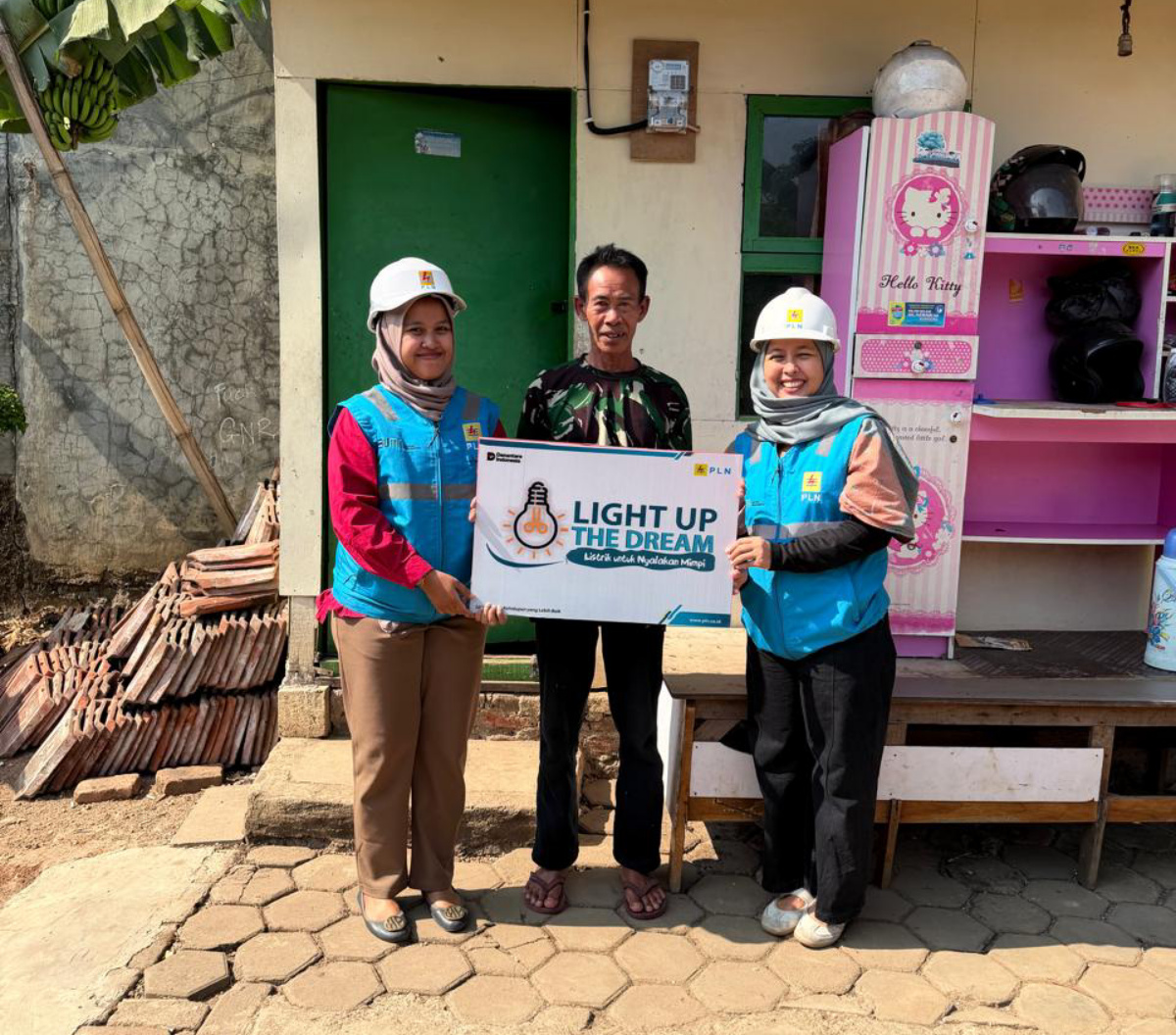 PLN UP3 Cimahi Nyalakan Harapan Lewat Light Up The Dream di Momentum Hari Pelanggan Nasional