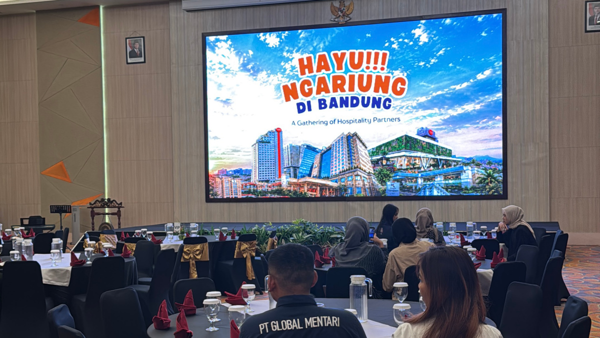 Enam properti HARRIS dan KIMAYA memperkuat hubungan dengan travel agent, organizer, dan partner melalui acara Hayu Ngariung Di Bandung.