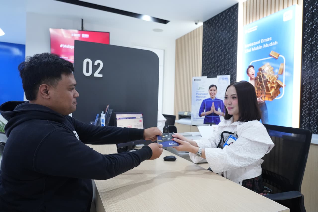 Wujud Apresiasi dan Senyum Hangat, Manajemen BRI Region 9 Bandung Sapa Nasabah Langsung di Hari Pelanggan Nasional 2026