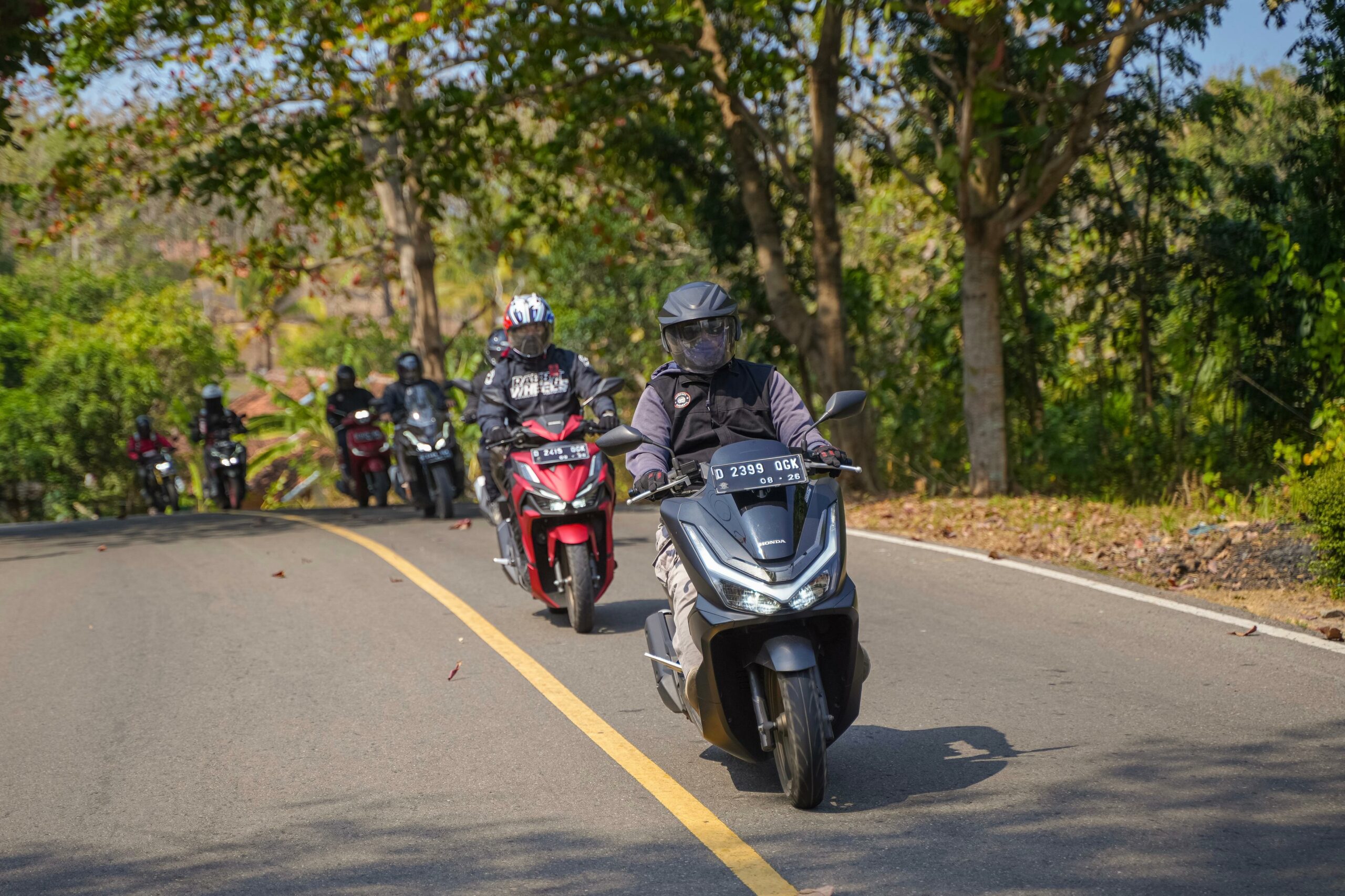 DAM mengingatkan pengendara motor untuk mengurangi kecepatan, menjaga jarak aman, dan menguasai teknik pengereman saat musim hujan.