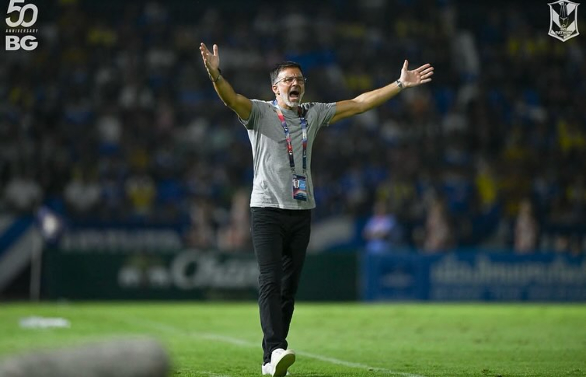 Pelatih Thailand Anthony Hudson antusias menghadapi Indonesia di final FIFA ASEAN Cup 2026 di SUGBK, Senin 5 Oktober 2026.