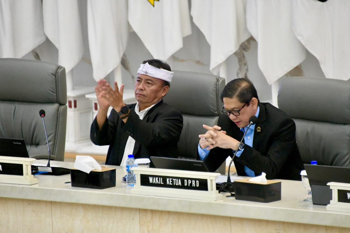 Pemprov Jabar menyiapkan sejumlah skenario terkait rencana pinjaman Rp3,4 triliun ke SMI sambil menunggu evaluasi Kemendagri dan menjaga fiskal daerah.