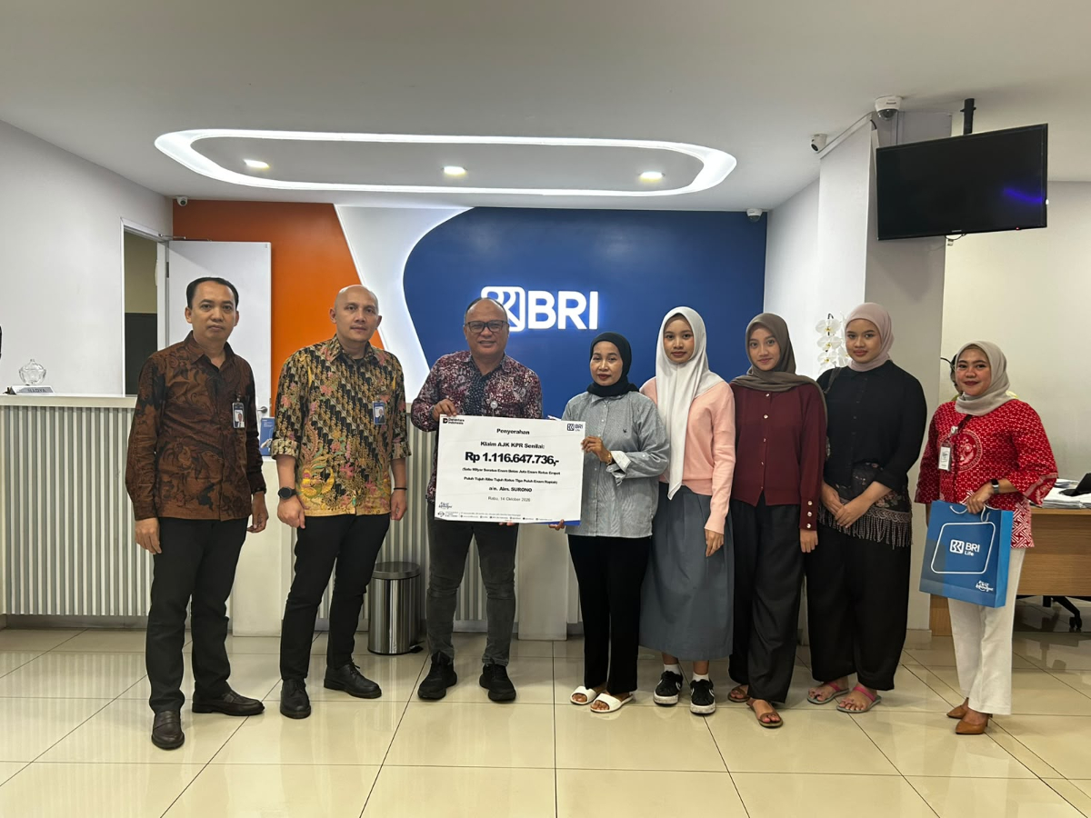 BRI Life melalui BRI Soekarno Hatta Serahkan Klaim AJK KPR Rp1,11 Miliar
