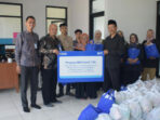 BRI Peduli bersama Yayasan Pendidikan Al-Misbah Sapan menyalurkan bantuan sembako bagi lansia, yatim piatu, dan pekerja harian di Tegalluar.