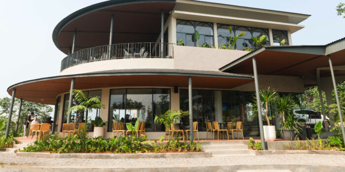 Jabarano Coffee membuka cabang ke-10 di Jatinangor, Sumedang, dengan area outdoor nyaman dan fasilitas lengkap untuk komunitas kreatif.