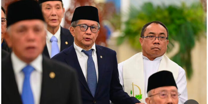 Rocky Gerung Resmi Jadi Wantimpres, Kini Beri Pertimbangan untuk Presiden Prabowo Rocky Gerung Resmi Jadi Wantimpres, Kini Beri Pertimbangan untuk Presiden Prabowo