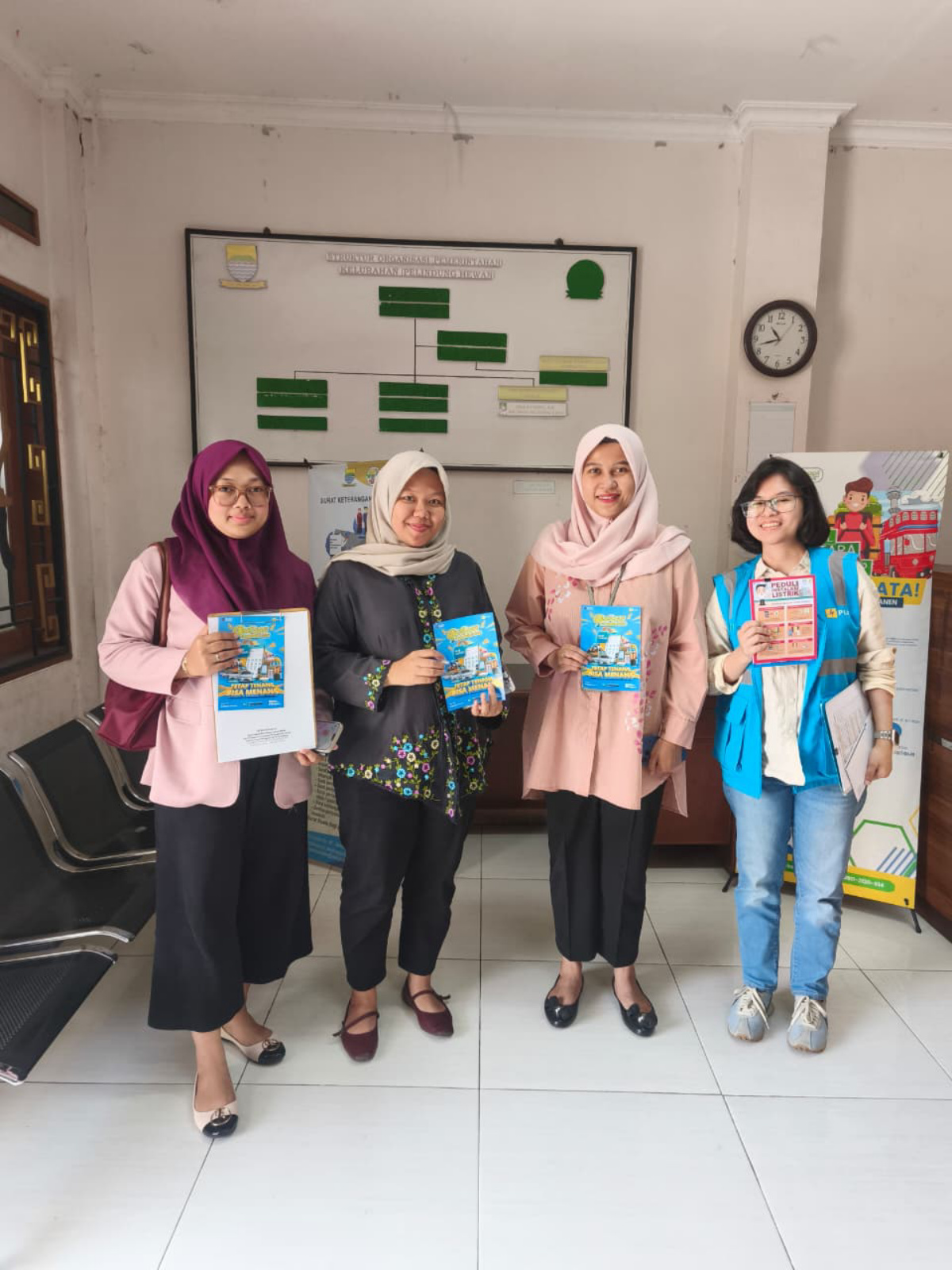 PLN ULP Bandung Selatan Edukasi PLN Mobile dan Keselamatan Listrik di Kelurahan Karasak