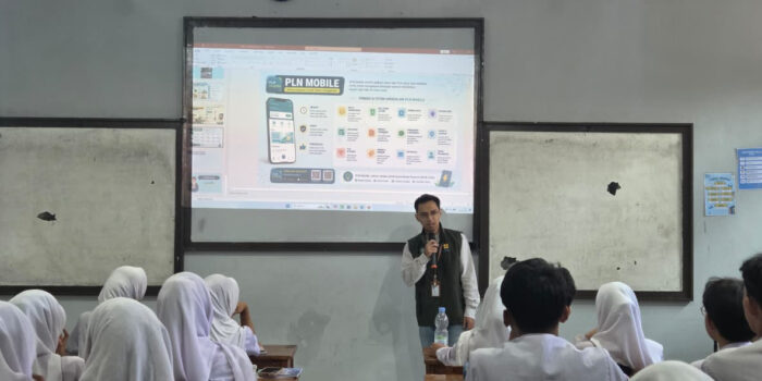 PLN ULP Ujung Berung Edukasi Siswa SMA PGRI 3 Bandung tentang Bahaya Listrik dan Lingkungan Aman