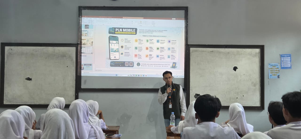 PLN ULP Ujung Berung Edukasi Siswa SMA PGRI 3 Bandung tentang Bahaya Listrik dan Lingkungan Aman