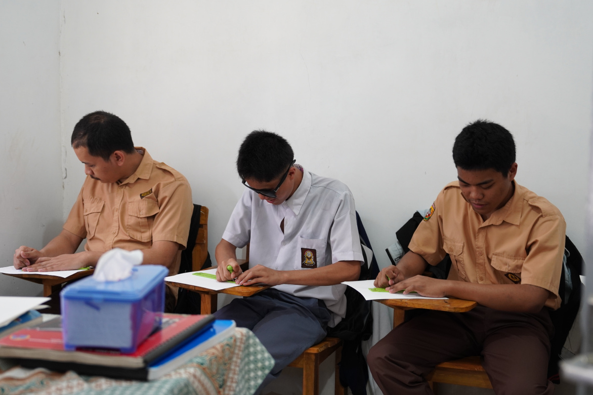 Paradise Indonesia luncurkan Future Maker dengan membangun SLB Budi Mulia di Bandung dan mengolah limbah plastik untuk pendidikan inklusif.
