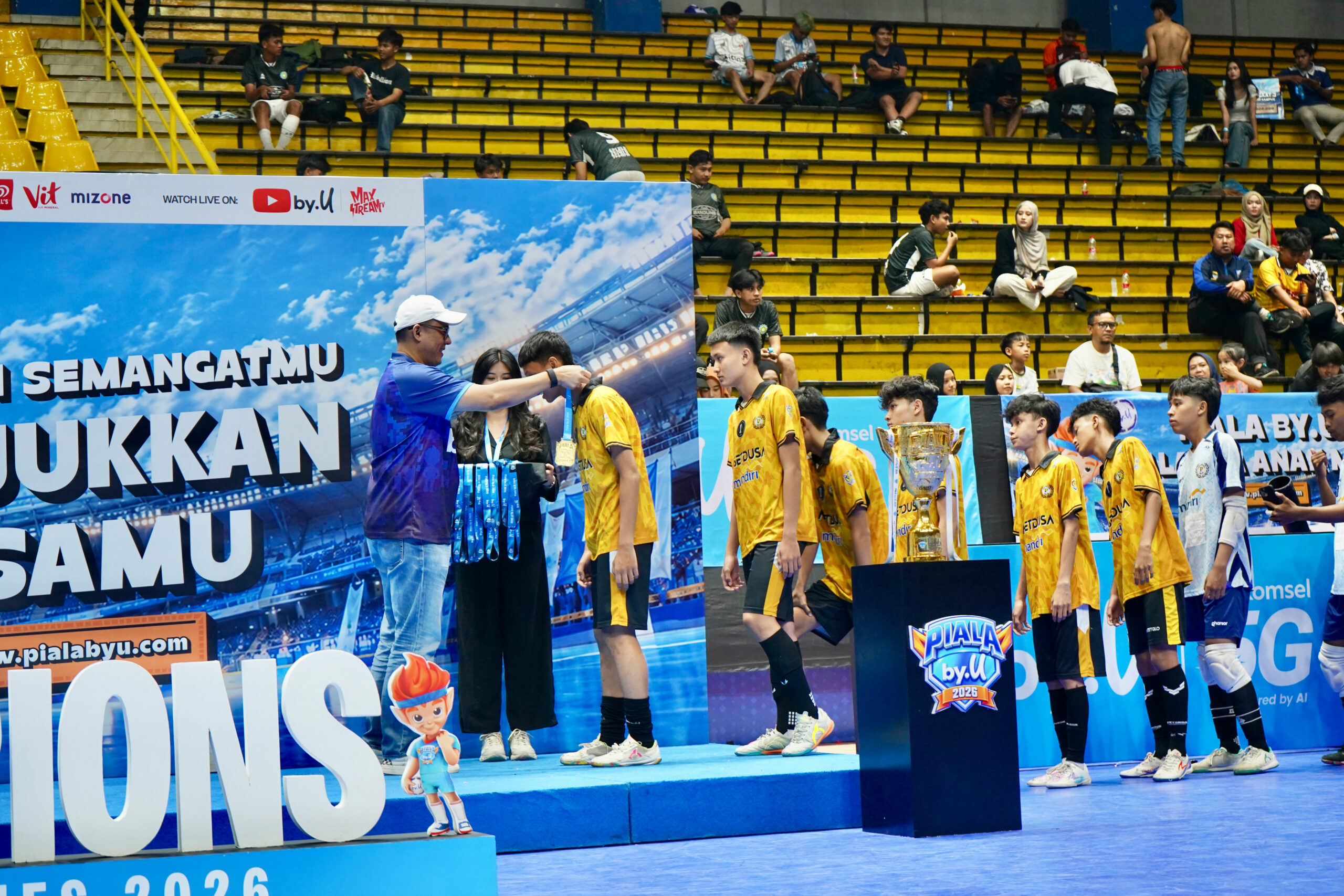 Piala by.U 2026 Bandung melahirkan tiga juara dan membuka peluang beasiswa serta pengembangan karier futsal profesional bagi talenta muda.